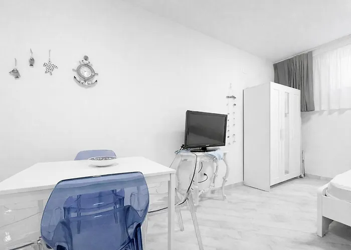 Apartment Brezza Di Castagneto By Zoom In Earth